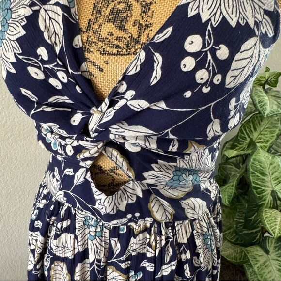 Boho Floral Maxi Dress - Navy & White - Picture 6 of 10